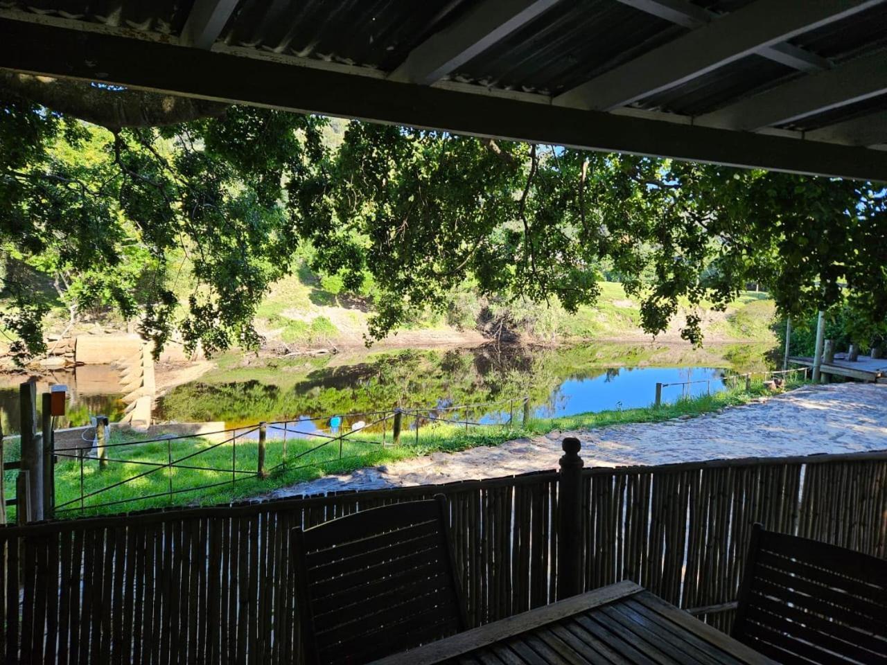 The Riverdeck Accommodation And Backpackers Knysna Extérieur photo
