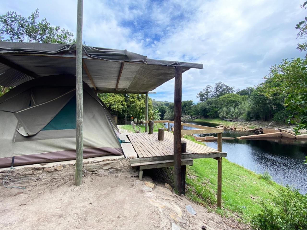 The Riverdeck Accommodation And Backpackers Knysna Extérieur photo