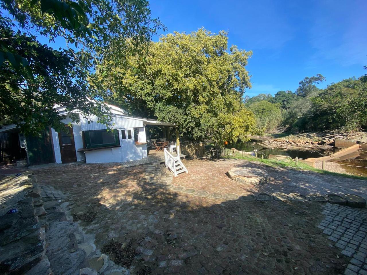 The Riverdeck Accommodation And Backpackers Knysna Extérieur photo