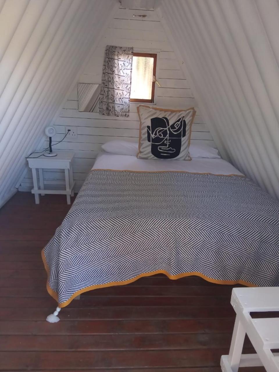 The Riverdeck Accommodation And Backpackers Knysna Extérieur photo