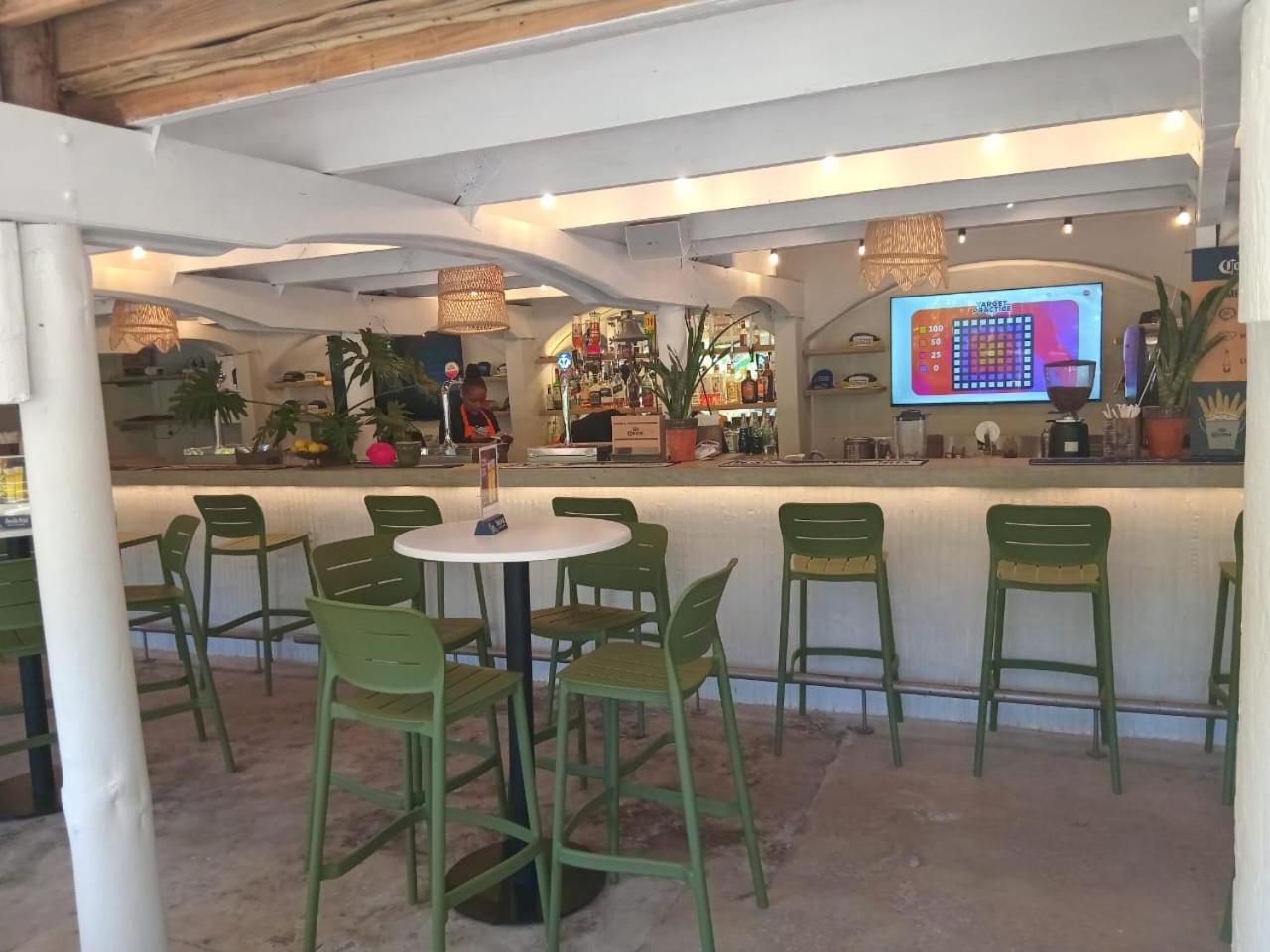 The Riverdeck Accommodation And Backpackers Knysna Extérieur photo